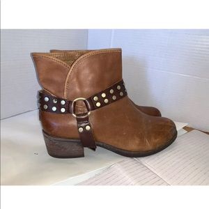 ugg australia Darling Studs Leather ankle boots